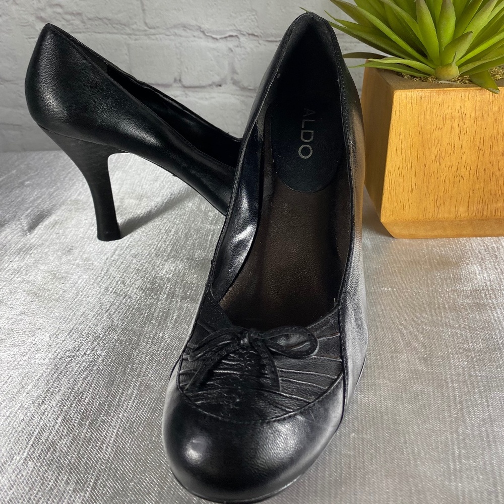 ALDO Size 37/7 Classic Black Round Toe 3.5” Pumps with Bow